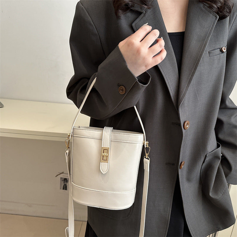 Hand Holding Bucket Women's One Shoulder Crossbody Bag